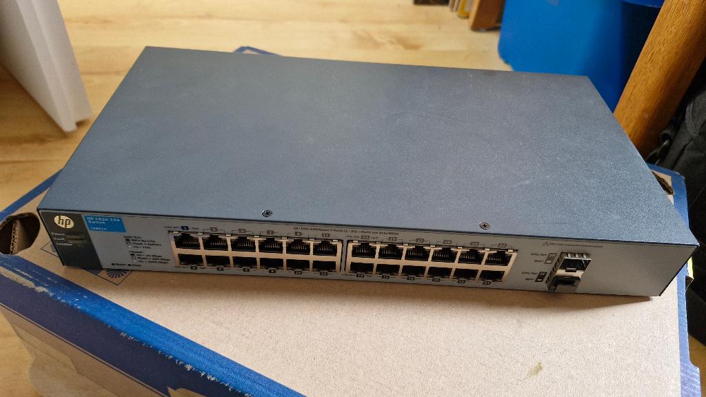 HP 1810-24G (J9803A) managed Gigabit switch, Computers en Software, Netwerk switches, Ophalen of Verzenden, Gebruikt