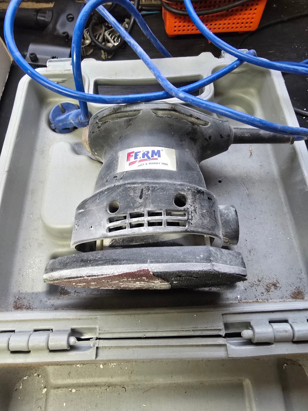Ferm FDS-220K vlak schuurmachine met koffer - Gebruikt, Doe-het-zelf en Verbouw, Gereedschap | Schuurmachines, Ophalen of Verzenden