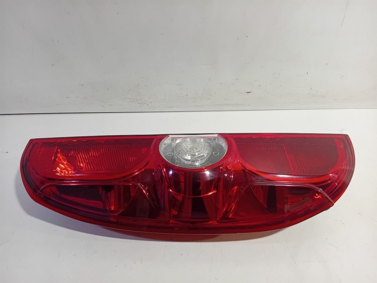 Achterlicht links buiten Fiat Doblo, Onderdelen@venauto.nl, Van der Ven Autorecycling B.V., Gebruikt, Ettenseweg 76, 4706 PB Roosendaal, The Netherlands