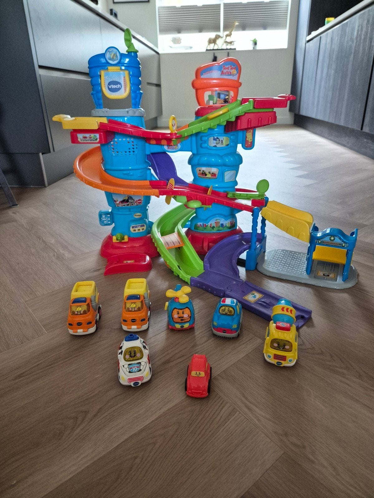 VTech Toet Toet Auto's politietoren met 7 auto's, Ophalen, Gebruikt