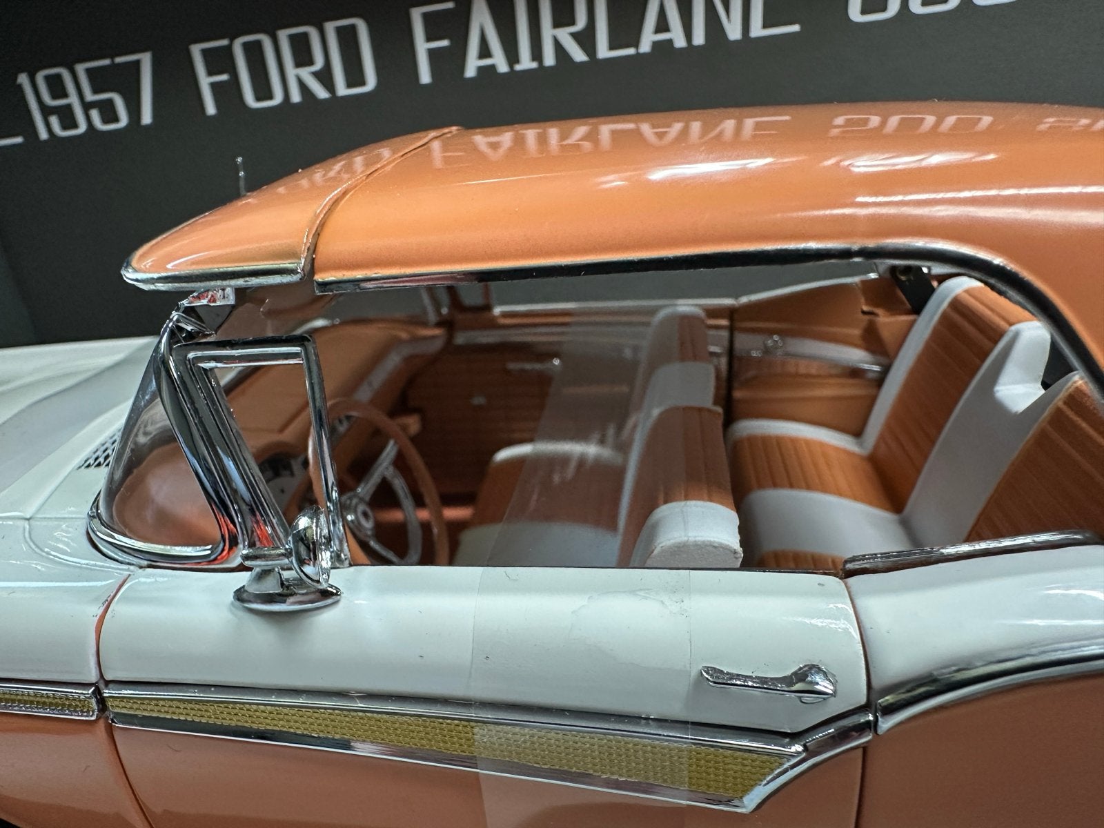 1957 Ford Fairlane 500 Skyliner schaalmodel.  Sun Star, Hobby en Vrije tijd, Modelauto's | 1:18, Ophalen of Verzenden, Nieuw, Auto