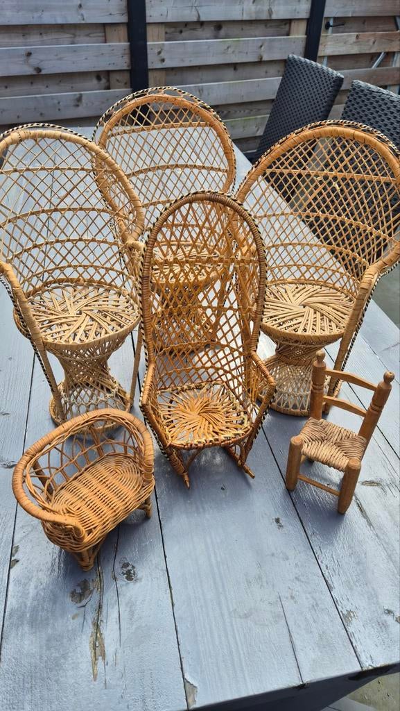 Diverse rotan rieten pauwstoeltjes stoel voor pop of plant, Gebruikt, Bruin, Riet of Rotan, Ophalen of Verzenden
