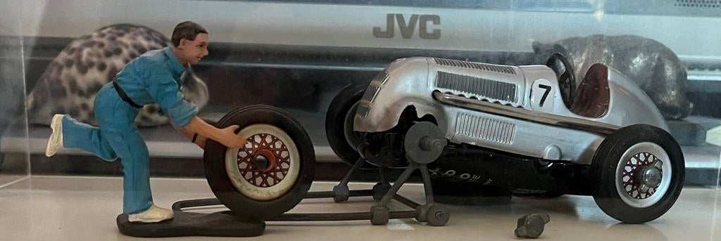Schuco Studio 1050 pitcrew bandenman, Verzamelen, Speelgoed, Zo goed als nieuw, Ophalen of Verzenden