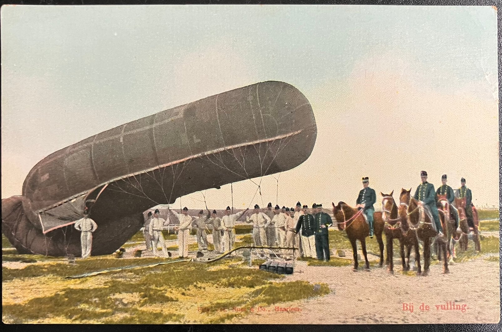 Oude Ansichtkaart militairen met Ballon en paarden, Verzamelen, Ansichtkaarten | Nederland, Ophalen of Verzenden, Voor 1920, Ongelopen