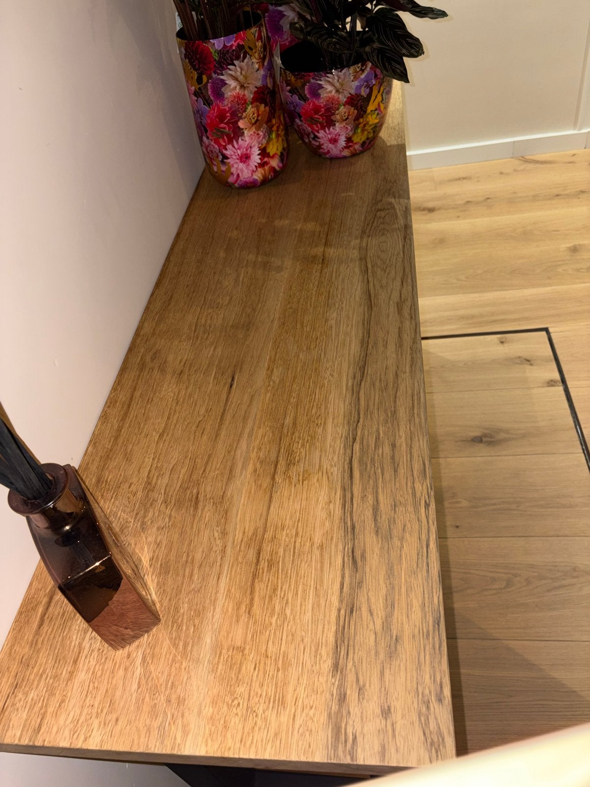 Afrikaans eiken sidetable met stalen poten, Ophalen, 100 tot 150 cm, Eikenhout, Nieuw