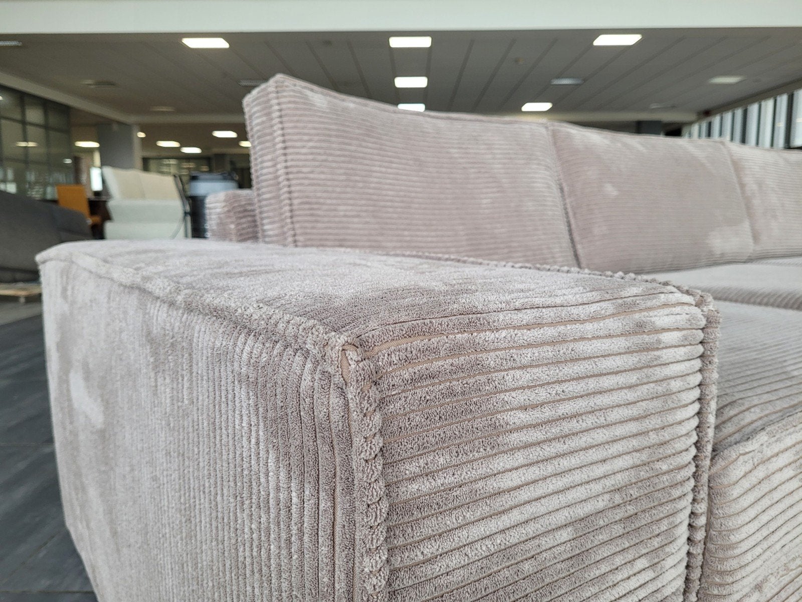 Foto 3 van ✳️ OUTLET taupe ribstof LeGer hoekbank 285x165 | BEZORGEN
