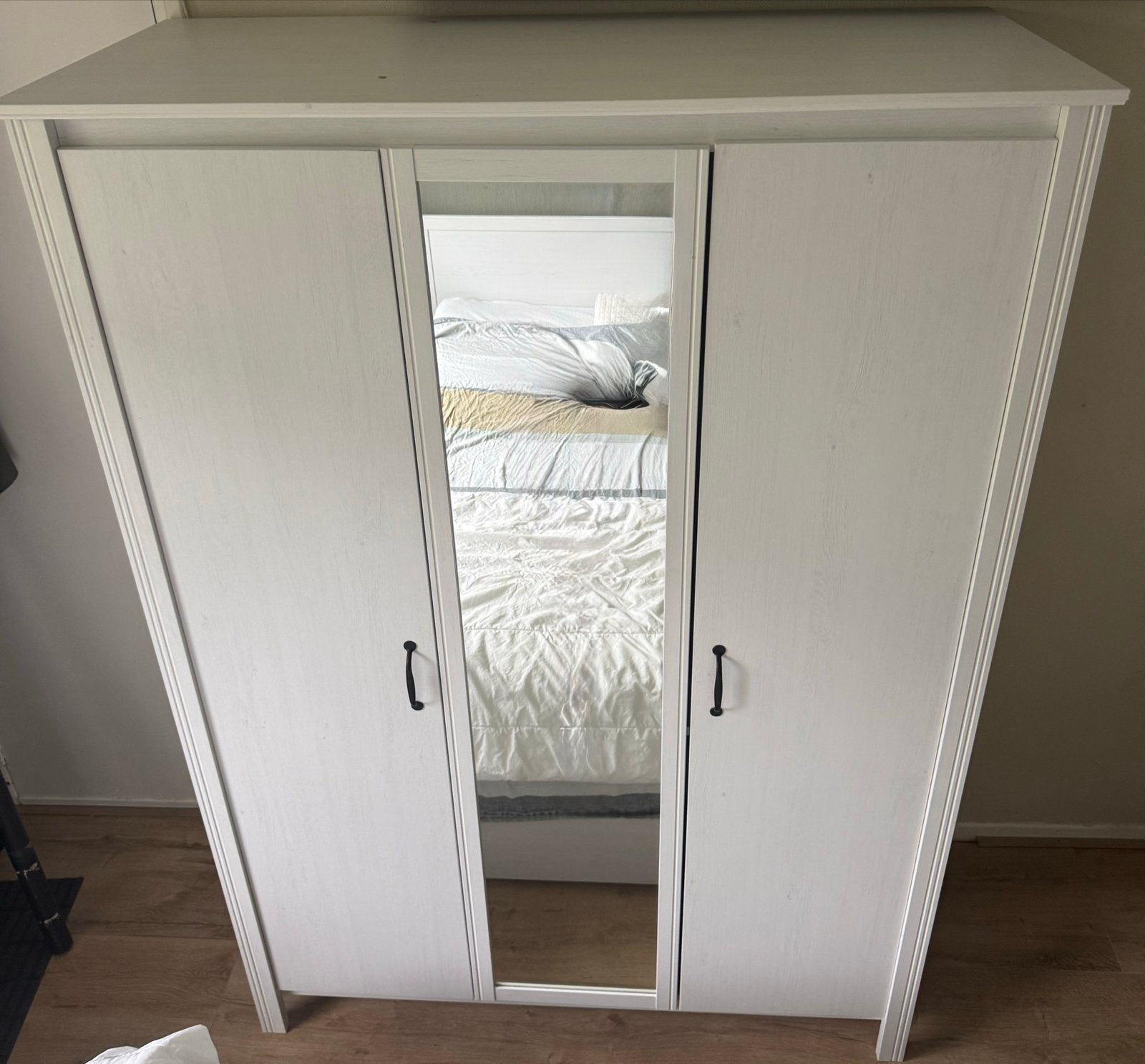 Witte 3-deurs slaapkamerkast met spiegel, Ophalen, Gebruikt, 100 tot 150 cm, 200 cm of meer