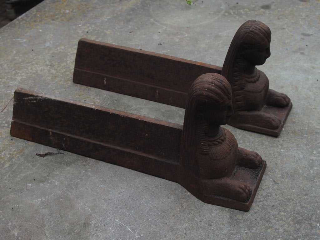 2 Gietijzeren vuurbokken/ornamenten - Sfinx model, Huis en Inrichting, Haarden, Ophalen of Verzenden, Gebruikt, Vrijstaande haard