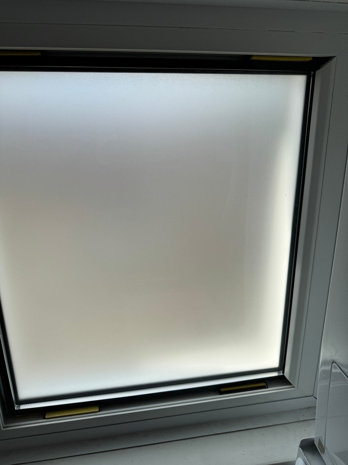 Raam met matglas - Zo goed als nieuw 57,7 x 62,4, Ophalen, Gevelraam of Ruit, Minder dan 80 cm, Minder dan 80 cm