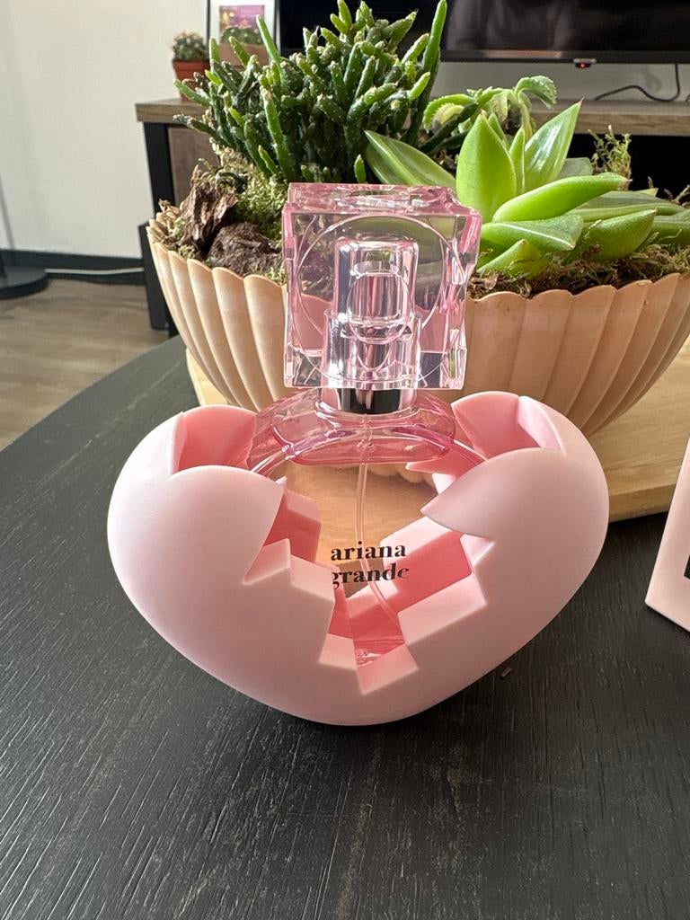 Ariana Grande Thank U Next parfum 50 ML, Ophalen of Verzenden, Zo goed als nieuw