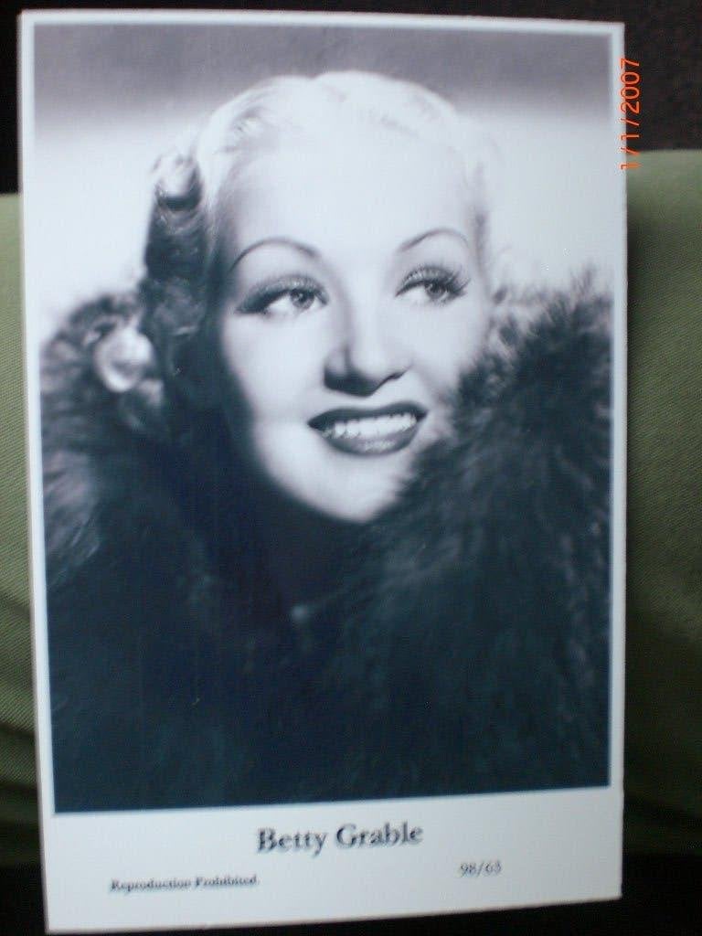 kaart Betty Grable 2, Ophalen of Verzenden, 1980 tot heden, Ongelopen, Sterren en Beroemdheden