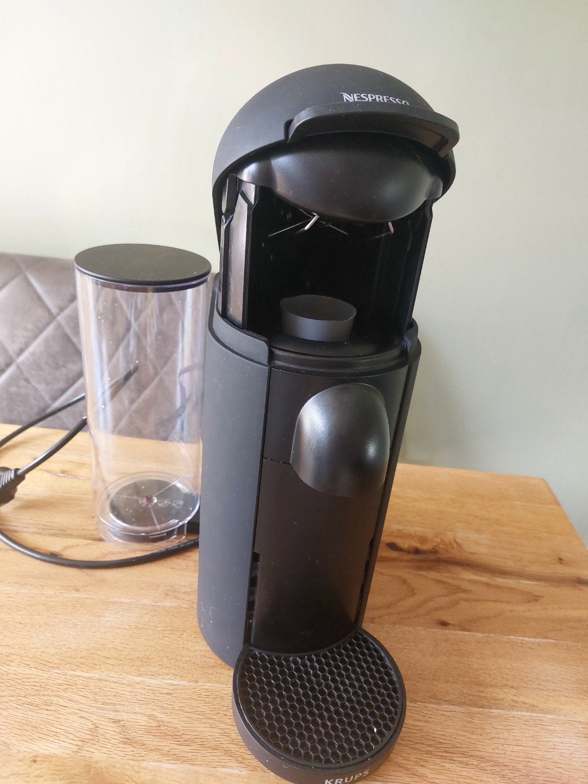 Nespresso machine, Ophalen of Verzenden, Zo goed als nieuw, Koffiepads en cups, Afneembaar waterreservoir