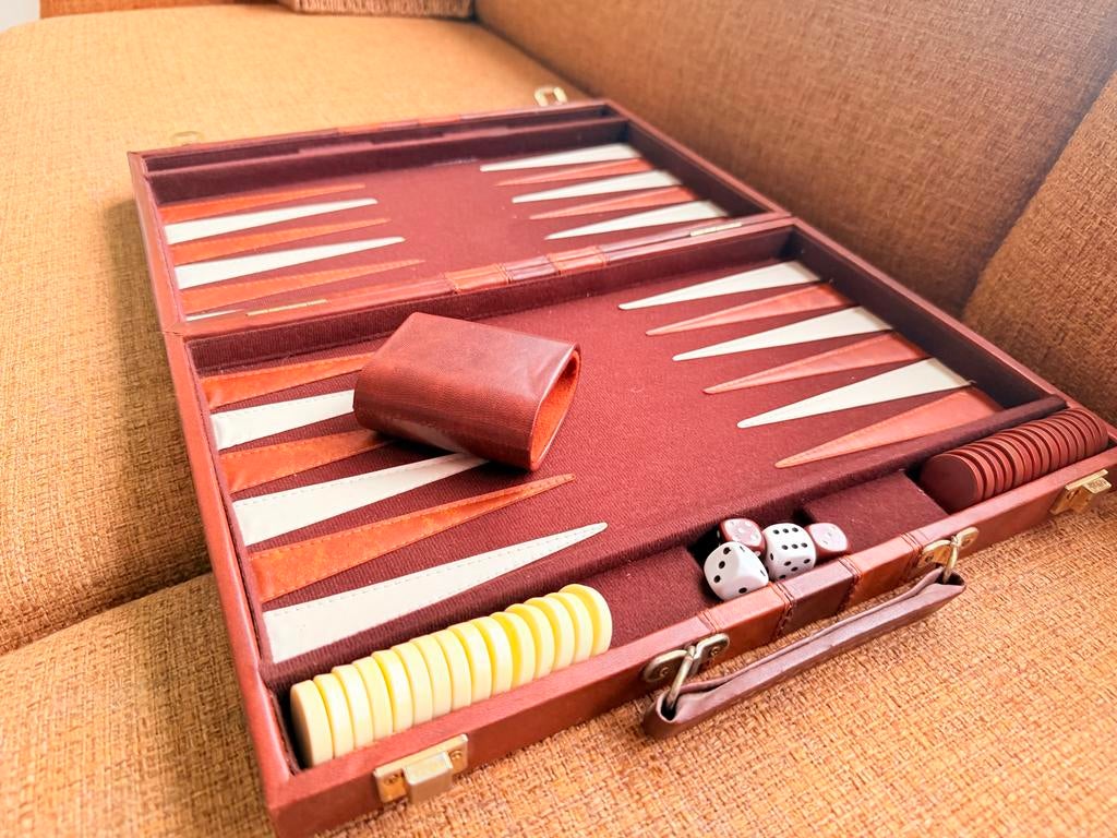 Backgammon spel in nieuwstaat - Compleet en ongebruikt, Auto diversen, Ophalen of Verzenden, Zo goed als nieuw