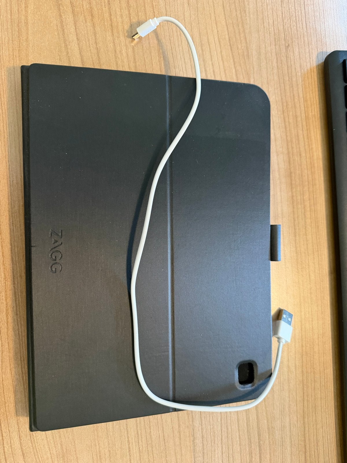 ZAGG toetsenbordhoes voor tablet, Ophalen of Verzenden, Gebruikt, 10 inch, Bescherming voor- en achterkant