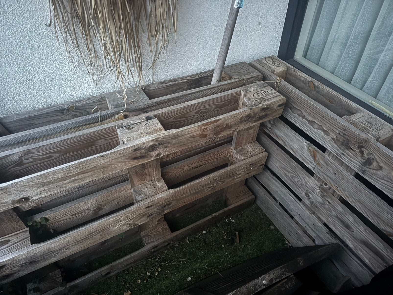 3 pallets + zitkussen, Ophalen, Gebruikt, Hout