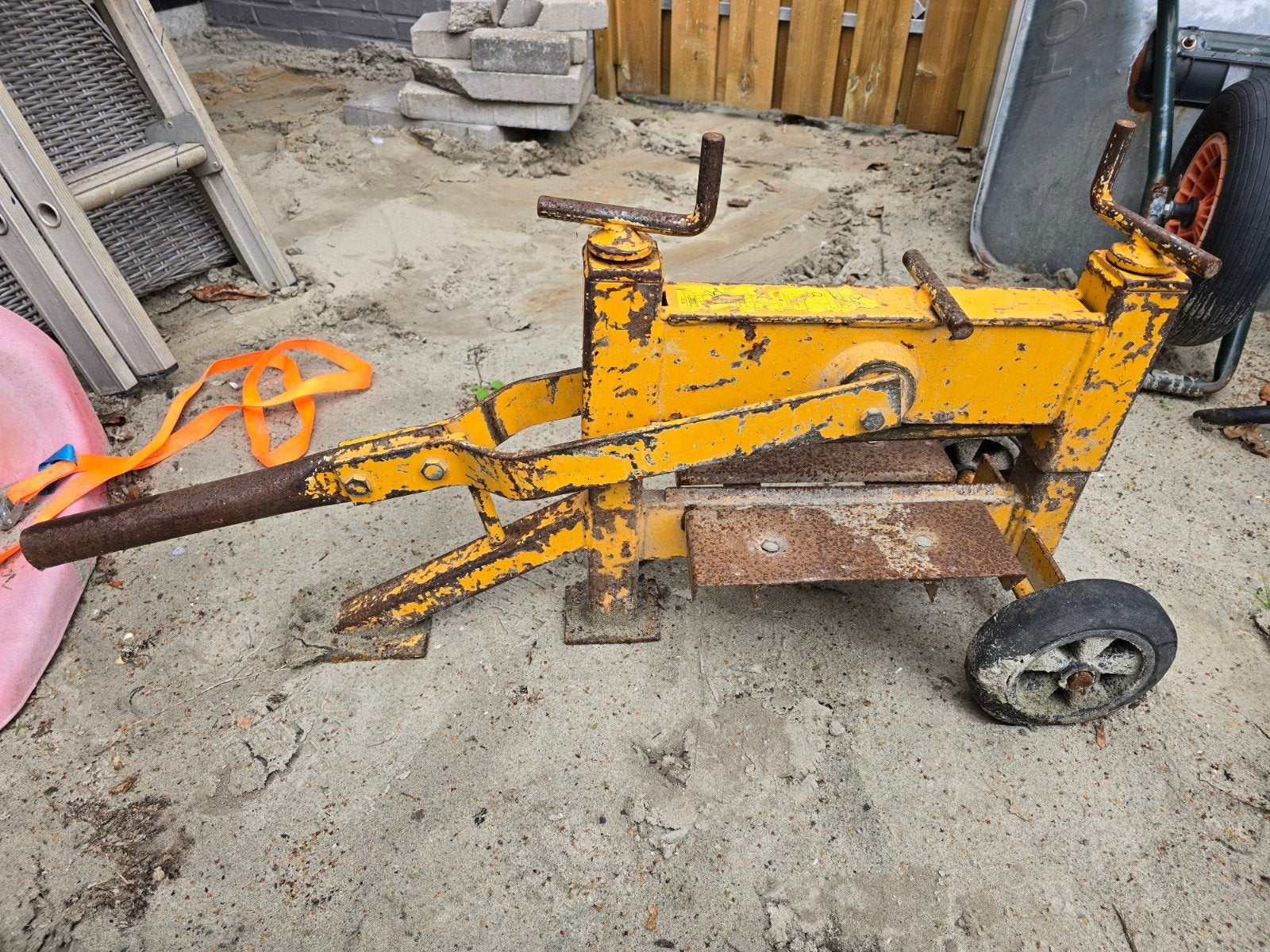 Oude handmatige tegelsnijder/knipper, Ophalen of Verzenden, Gebruikt