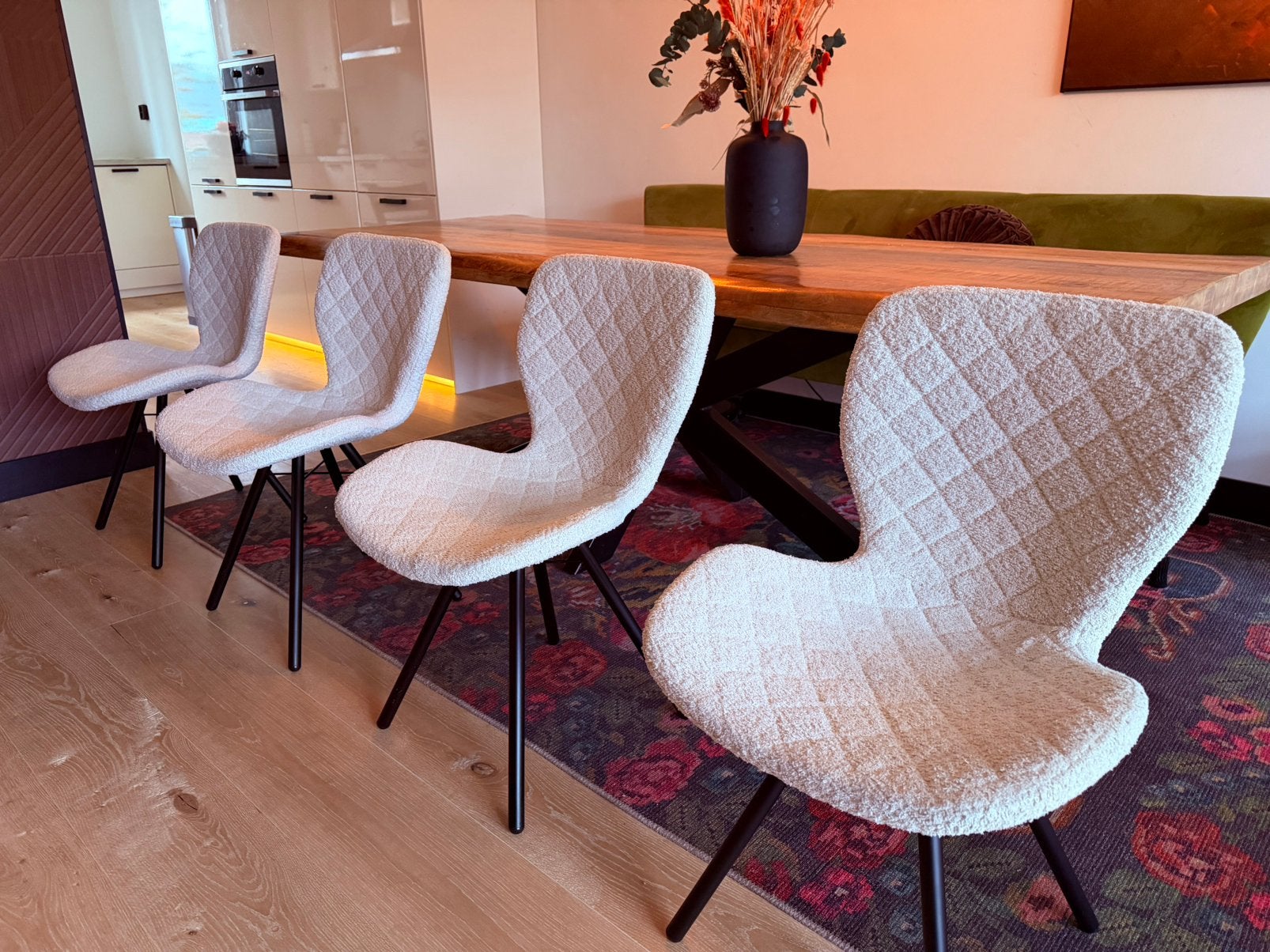 4 bouclé eetkamerstoelen, Ophalen, Wit, Zo goed als nieuw, Vier