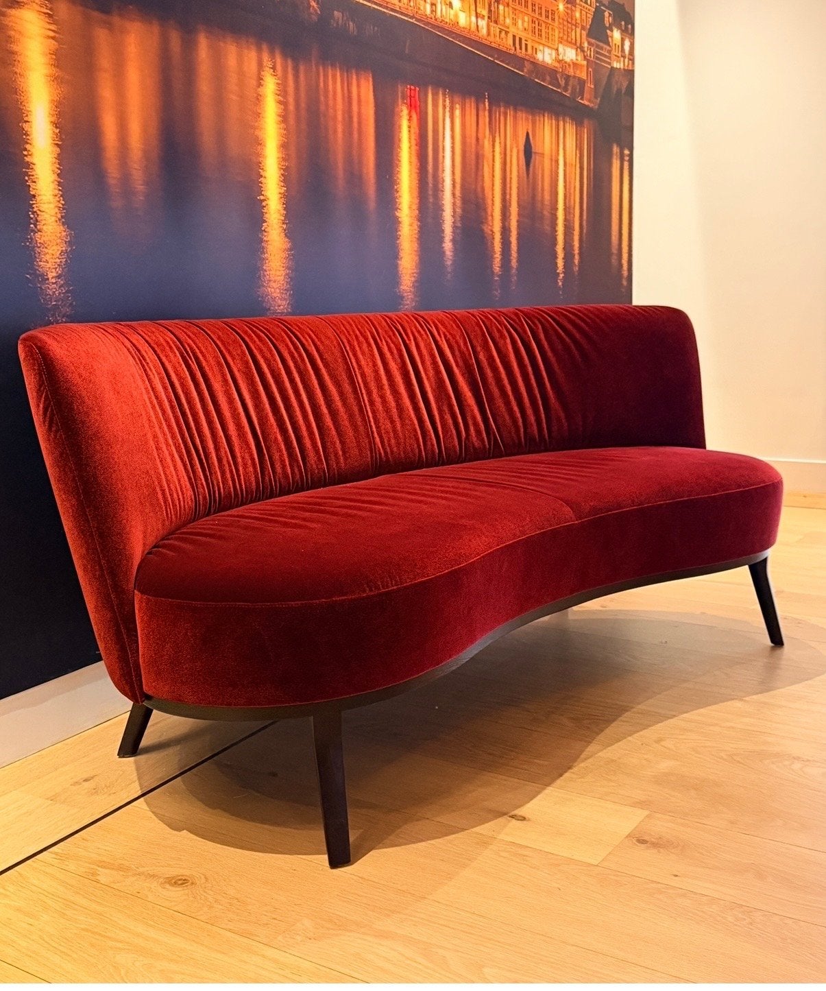 Luxe Rode Fluweel Bank - Elegant en Comfortabel, Huis en Inrichting, Ophalen, Driepersoons, 75 tot 100 cm, Zo goed als nieuw