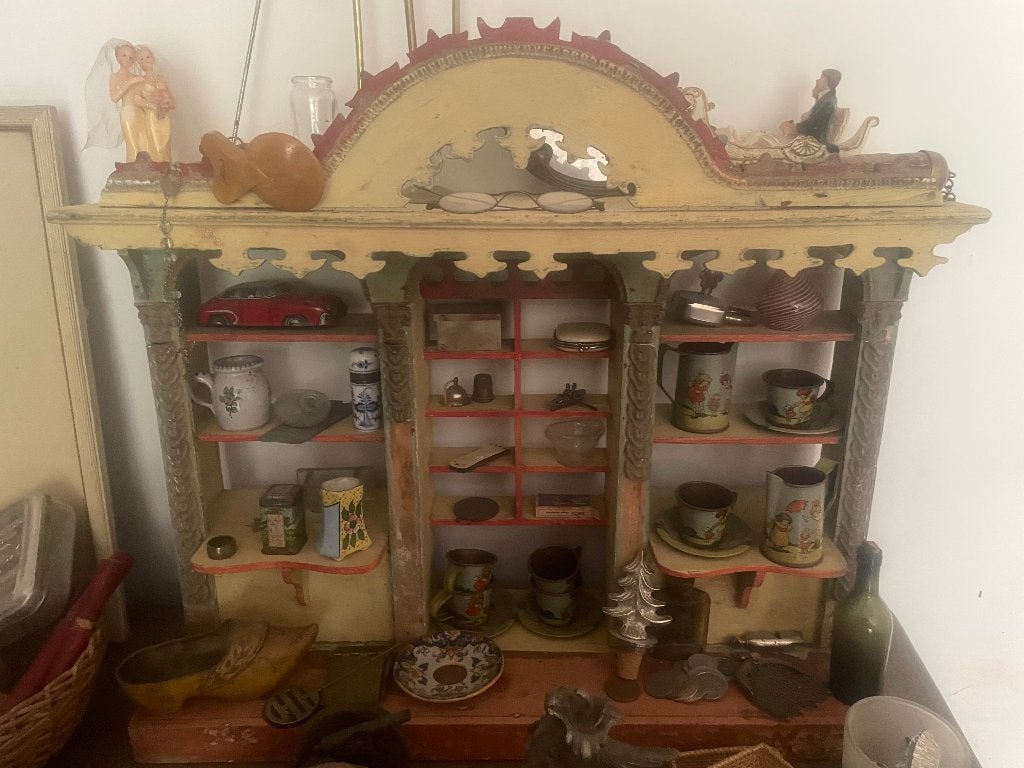 Antiek houten winkeltje met miniaturen wo blikjes en vaasjes, Ophalen