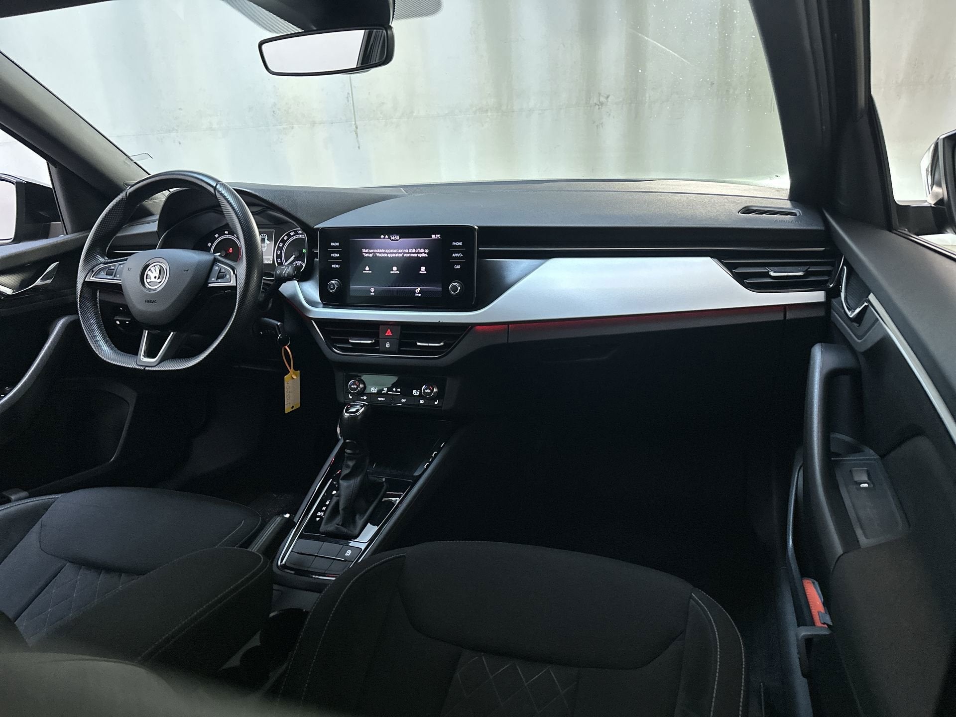 Skoda Kamiq 1.0 TSI 116pk DSG Sport Business Stoelverwarming, Dealer onderhouden, Stof, Gebruikt, Met garantie (alle)