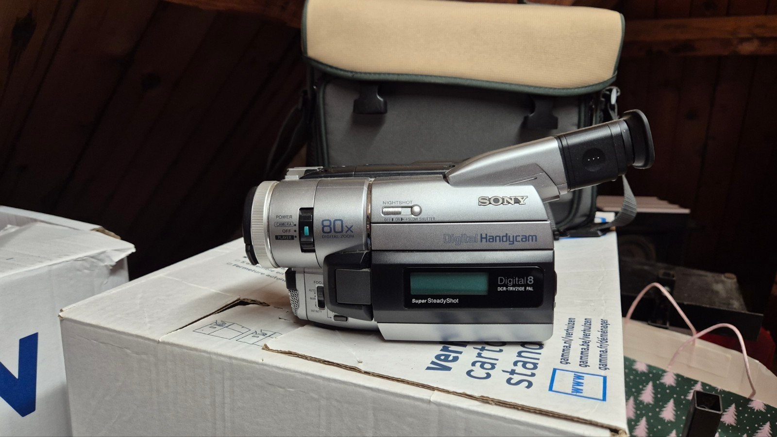 Sony DCR-TRV210E Digital8 Handycam + tas + 2 batterijen + op, Ophalen of Verzenden, Sony, 20x of meer