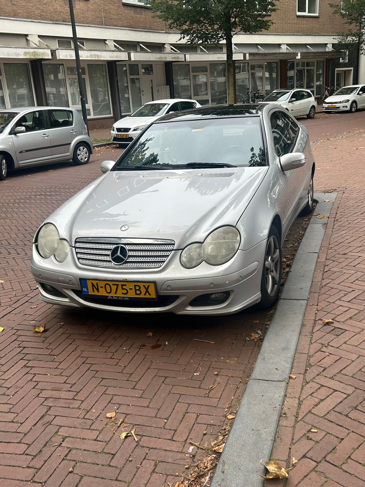 Voor de liefhebber Mercedes c200 2.2 sportcoupé, 745 kg, 15 km/l, 4 stoelen, 122 pk