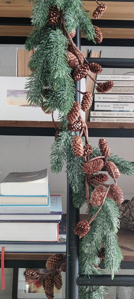 Zo goed als nieuw Kerst guirlande met dennenappels 180 cm., Diversen, Kerst, Ophalen of Verzenden, Zo goed als nieuw