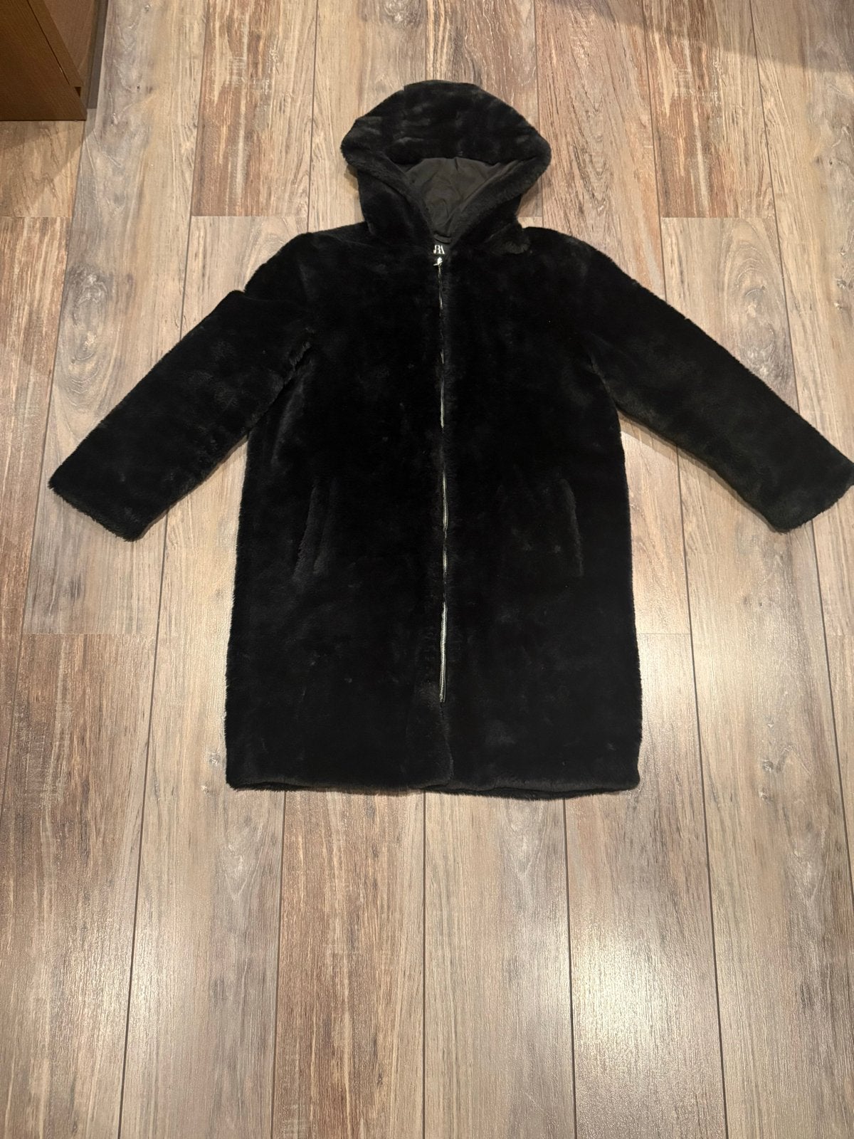 Zwarte faux fur jas met capuchon - Zara, Ophalen of Verzenden, Zo goed als nieuw, Maat 36 (S), Zwart