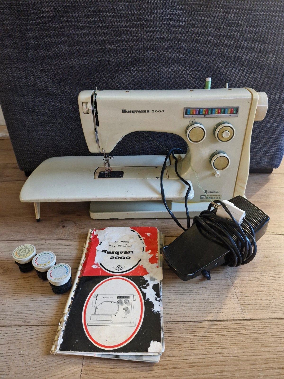 Husqvarna 2000 Naaimachine met accessoires en koffer, Ophalen, Gebruikt, Naaimachine, Husqvarna
