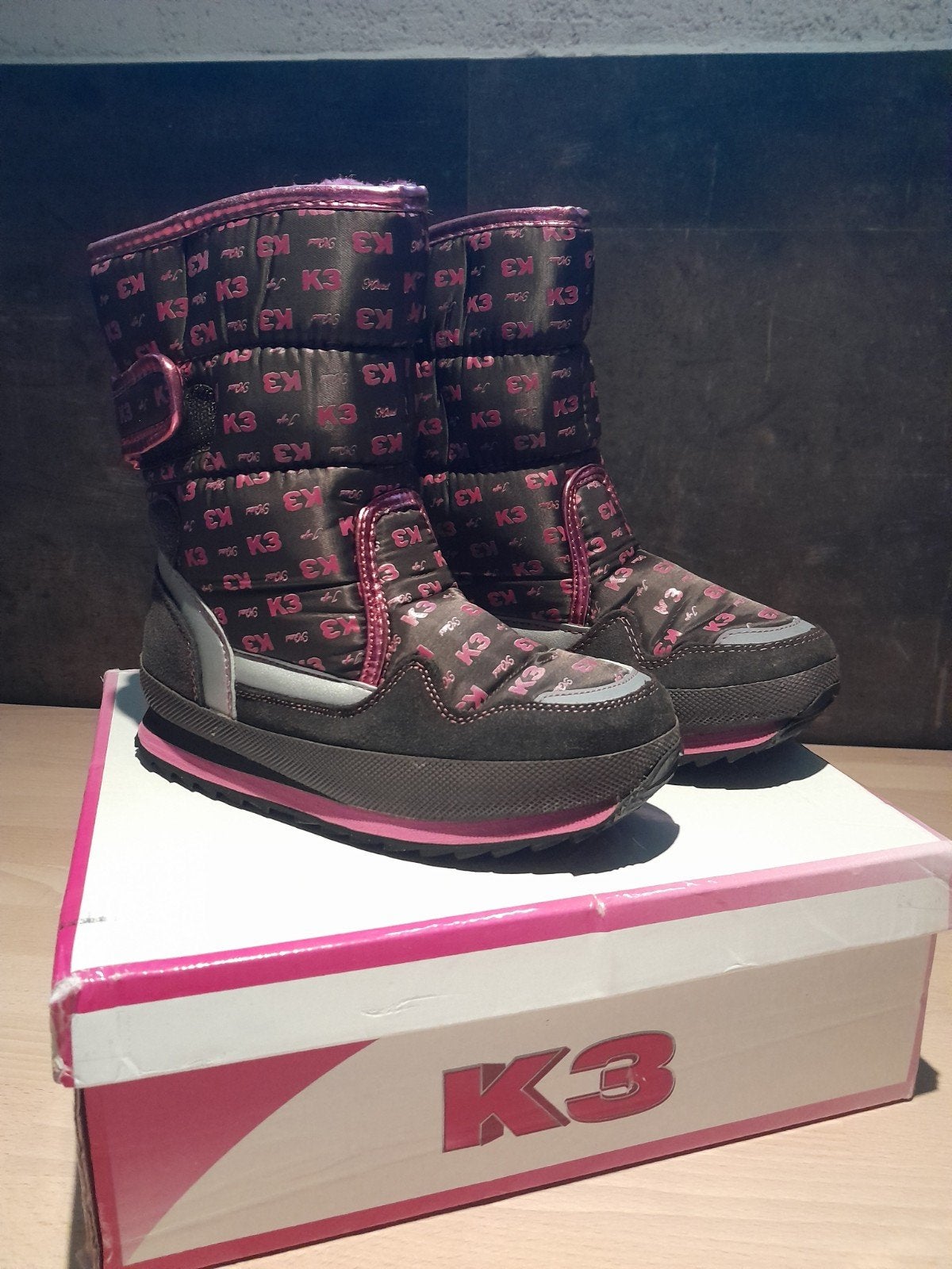 Snowboots K3.
Maat 34.
Bruin met roze.
Helemaal gevoerd.
Inc, Meisje, Ophalen of Verzenden, Laarzen, Zo goed als nieuw