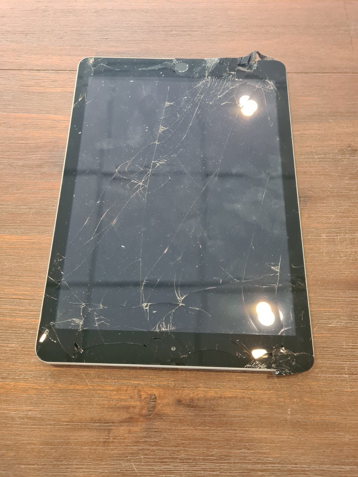 iPad (5e generatie) 32GB - Schermglas beschadigd, Ophalen of Verzenden