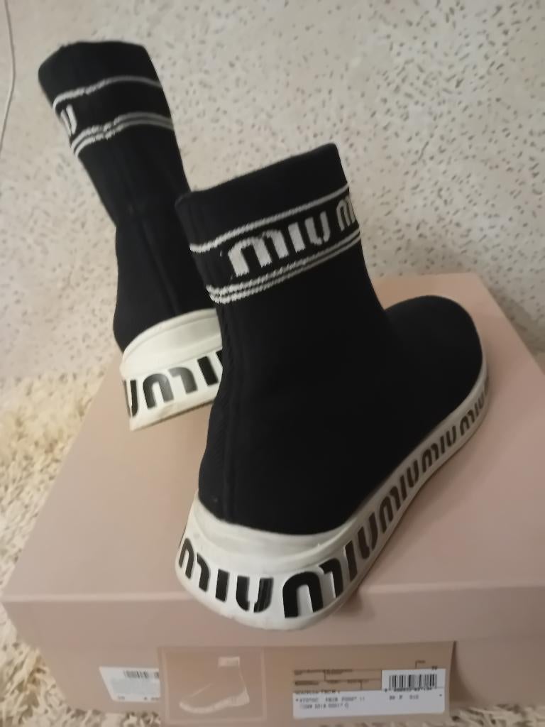 Miu miu lage laars maat 39 zwart met logo in stretch, Kleding | Dames, Schoenen, Verzenden, Zwart, Lage of Enkellaarzen, Gedragen