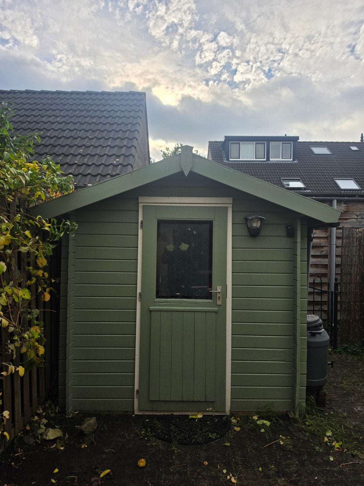 Leuk tuinhuisje met regenton, Ophalen, Gebruikt, Hout, Fietsenberging