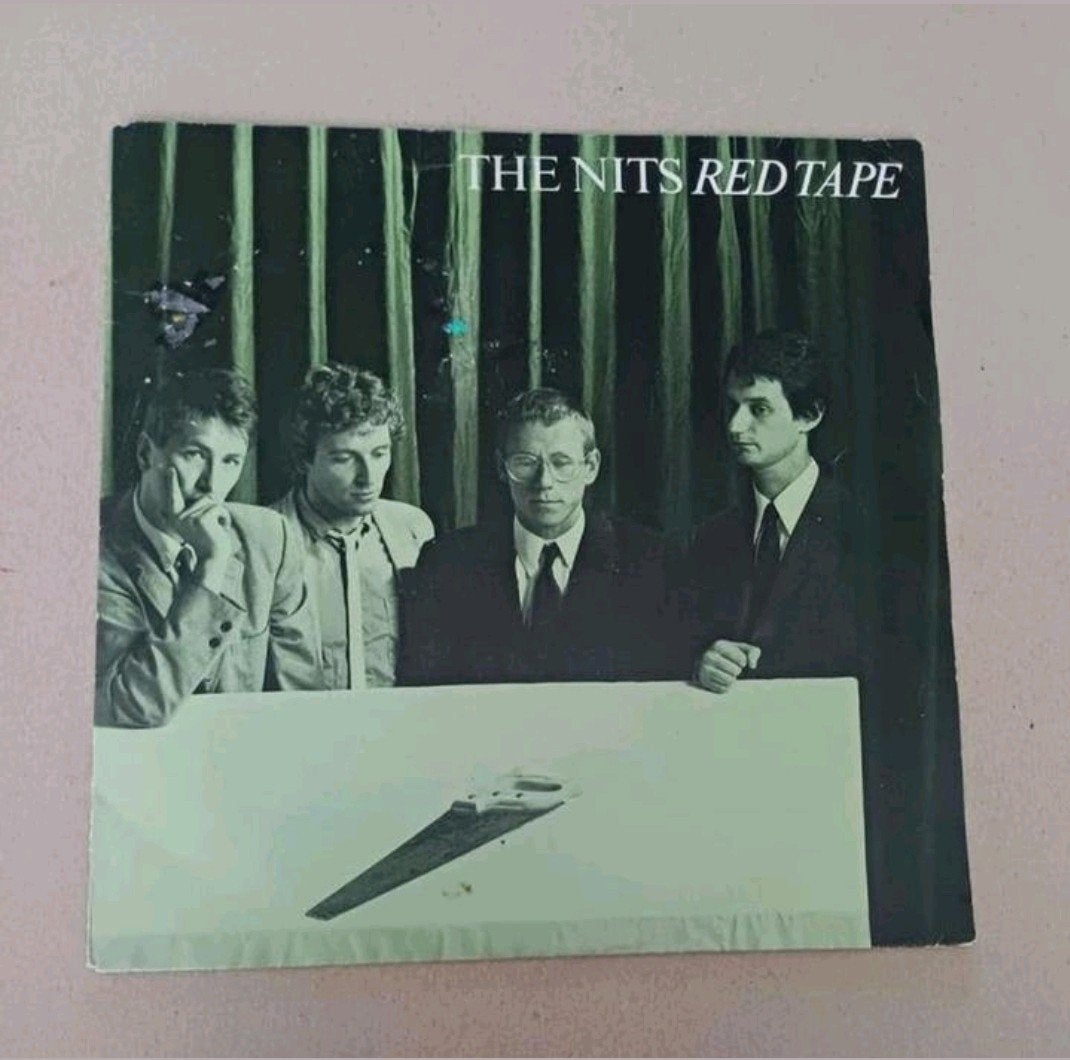 The Nits  - Red Tape, Beschermende buitenhoes, Ophalen of Verzenden, Gebruikt, Pop