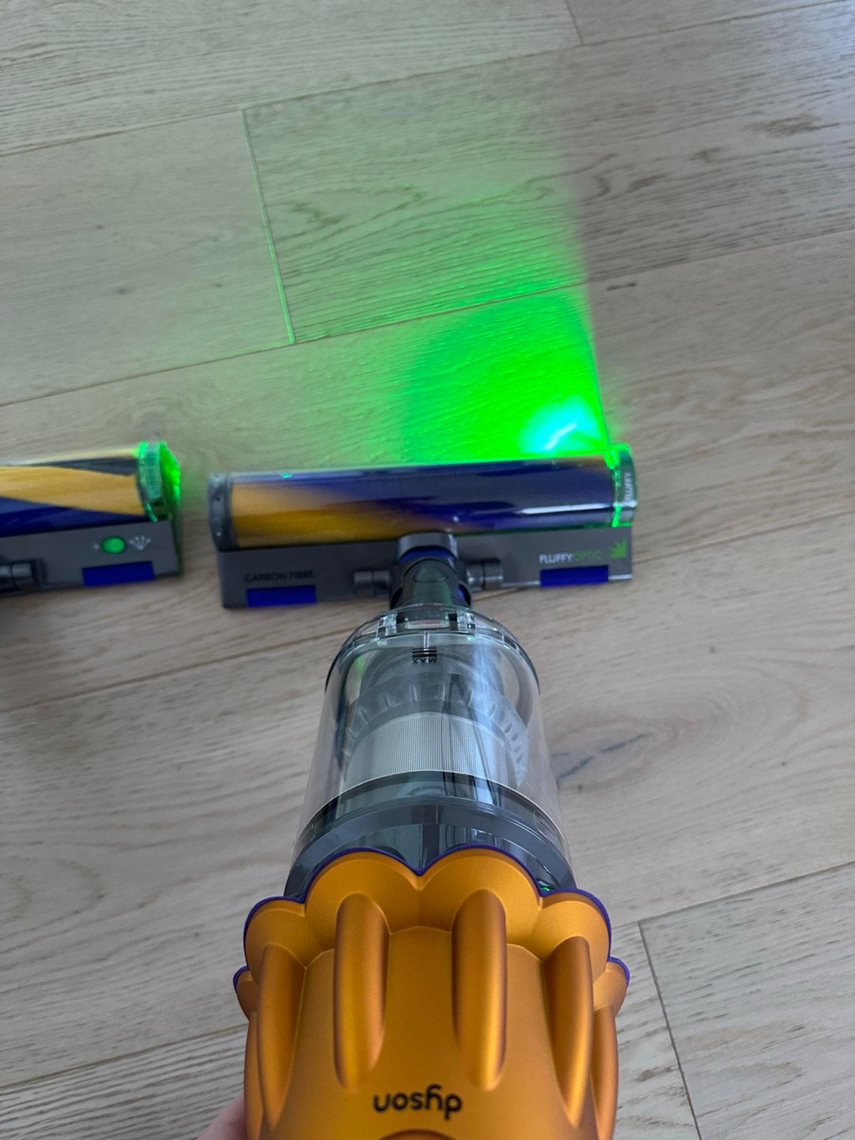 Dyson v15 Fluffy laser borstel, Draadloos, Ophalen of Verzenden, Zo goed als nieuw, Dyson