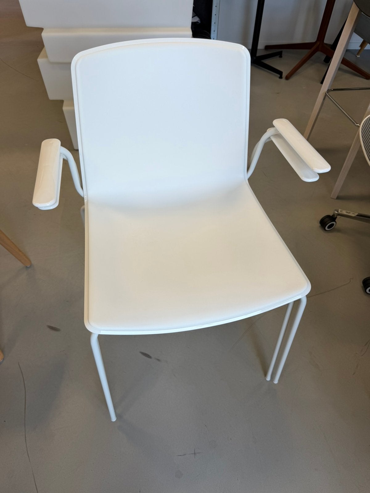Pedrali Tweet stoel met armleggers. Wit. Stapelbaar., Huis en Inrichting, Stoelen, Ophalen, Zo goed als nieuw, Wit, Eén