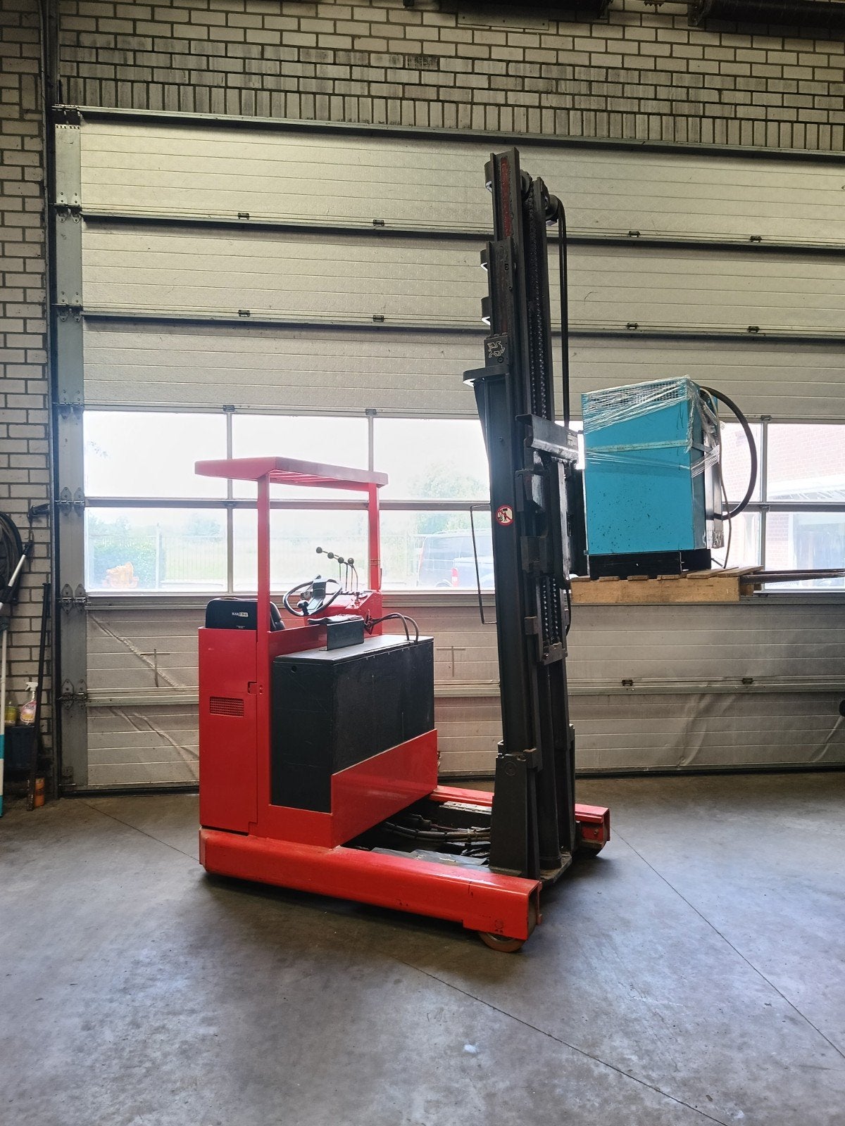 Reachtruck heftruck triplex, Ophalen