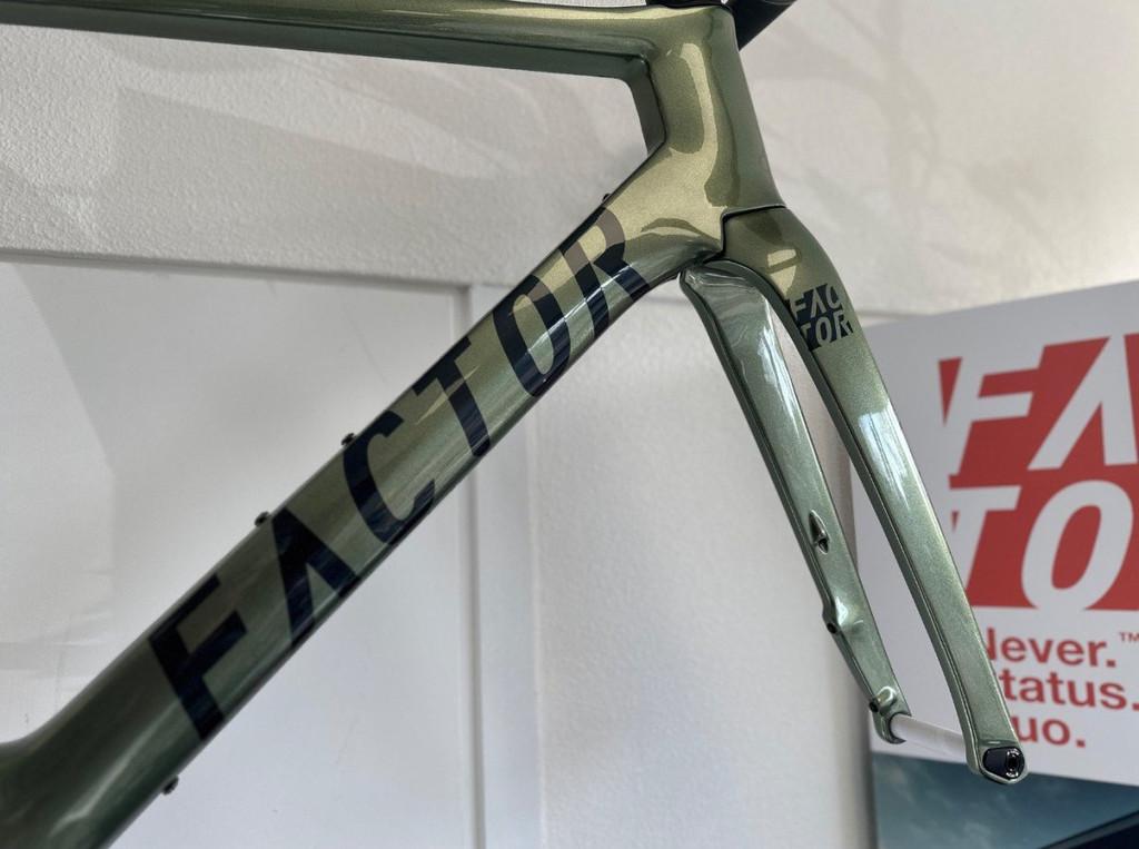 Factor Ostro Gravel frame set Olive 56cm 2025, Fietsen en Brommers, Fietsen | Racefietsen, Overige merken, -, - 0
-, NL, Nieuw