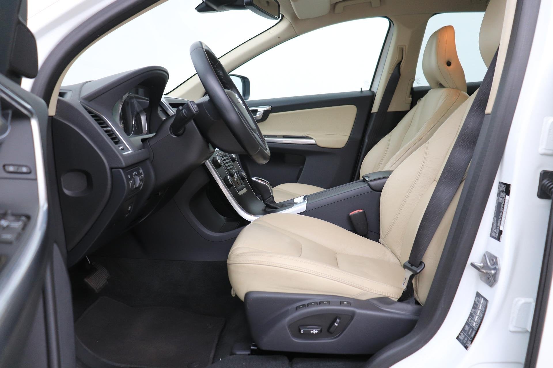Volvo XC60 T5 Momentum | Elektrische Stoel + Memory | Stoelv, Auto's, Volvo, Euro 5, Gebruikt, 4 cilinders, Wit
