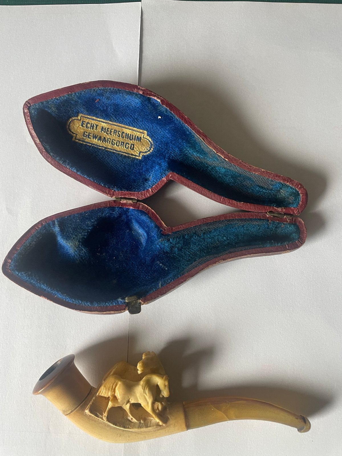 Antieke Meerschuim Pijp met Paardenmotief in Etui, Verzamelen, Rookartikelen, Aanstekers en Luciferdoosjes, Ophalen, Gebruikt