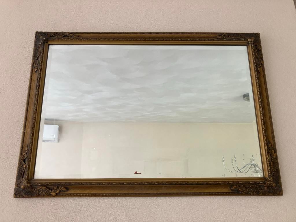 Grote spiegel met sierlijke gouden lijst 60x85 cm, Huis en Inrichting, Woonaccessoires | Spiegels, Ophalen, Zo goed als nieuw