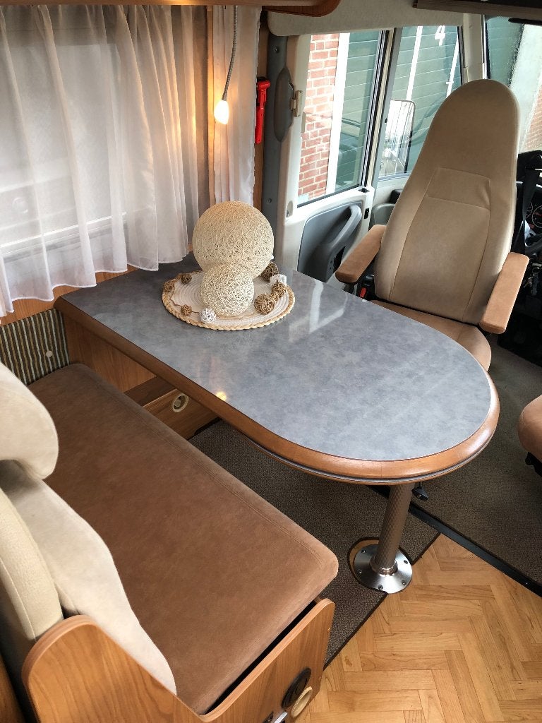 Foto 16 van AUTOMAAT Burstner i690 Elegance LAAG VASTBED 84.000km MOOI!!