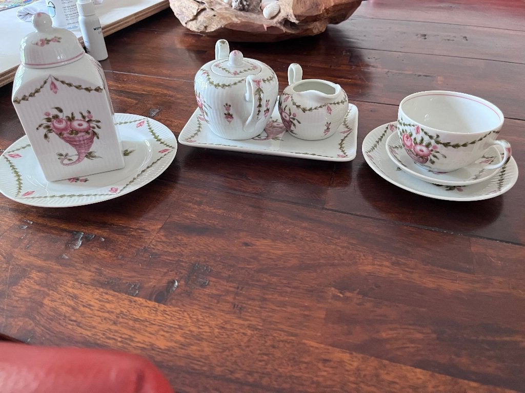 Antiek servies met bloemmotief - theepot, suikerpot, kop, Ophalen of Verzenden
