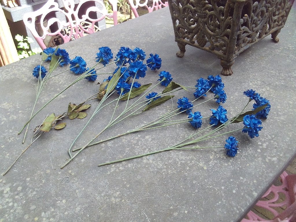 6 blauwe korenbloemen en 1 roos, 44 cm hoog, Binnen, Gebruikt, 44 cm, Textiel
