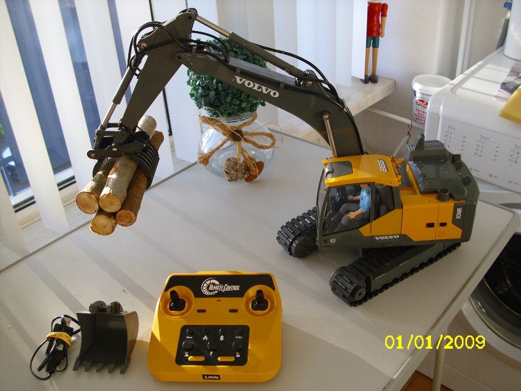 RC GRAAFMACHINE. VOLVO DOUBLE. E,RTR., Ophalen of Verzenden, Zo goed als nieuw, Schaal 1:16, Onderdeel