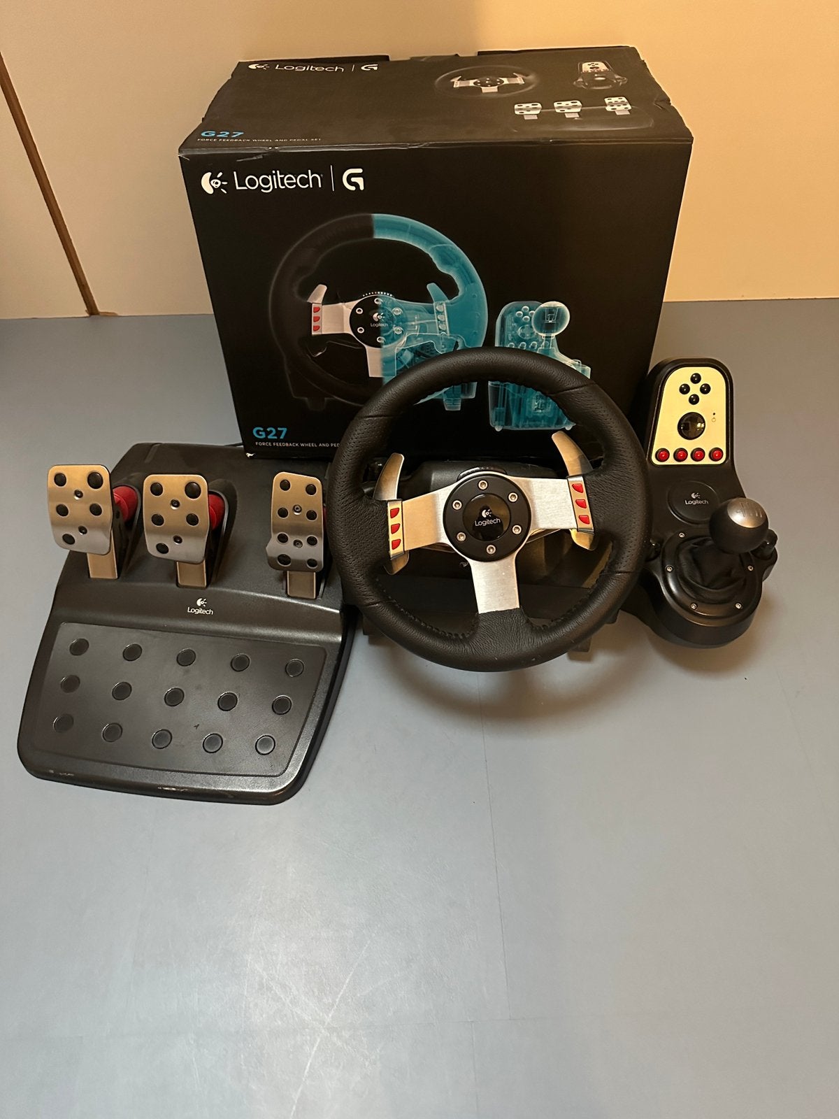 G27 Racing Wheel, Racestuur, Force feedback, Ophalen of Verzenden, Zo goed als nieuw