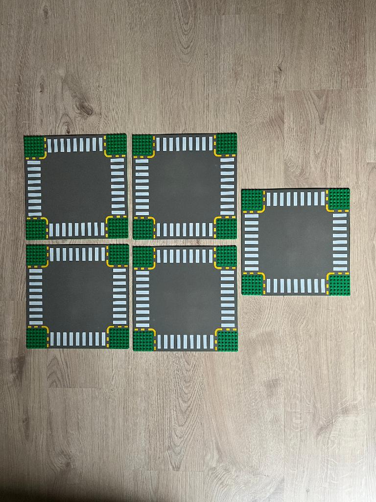 Lego groene wegenplaten 5 kruisingen base plates, Kinderen en Baby's, Speelgoed | Duplo en Lego, Overige thema's, Lego, Ophalen of Verzenden