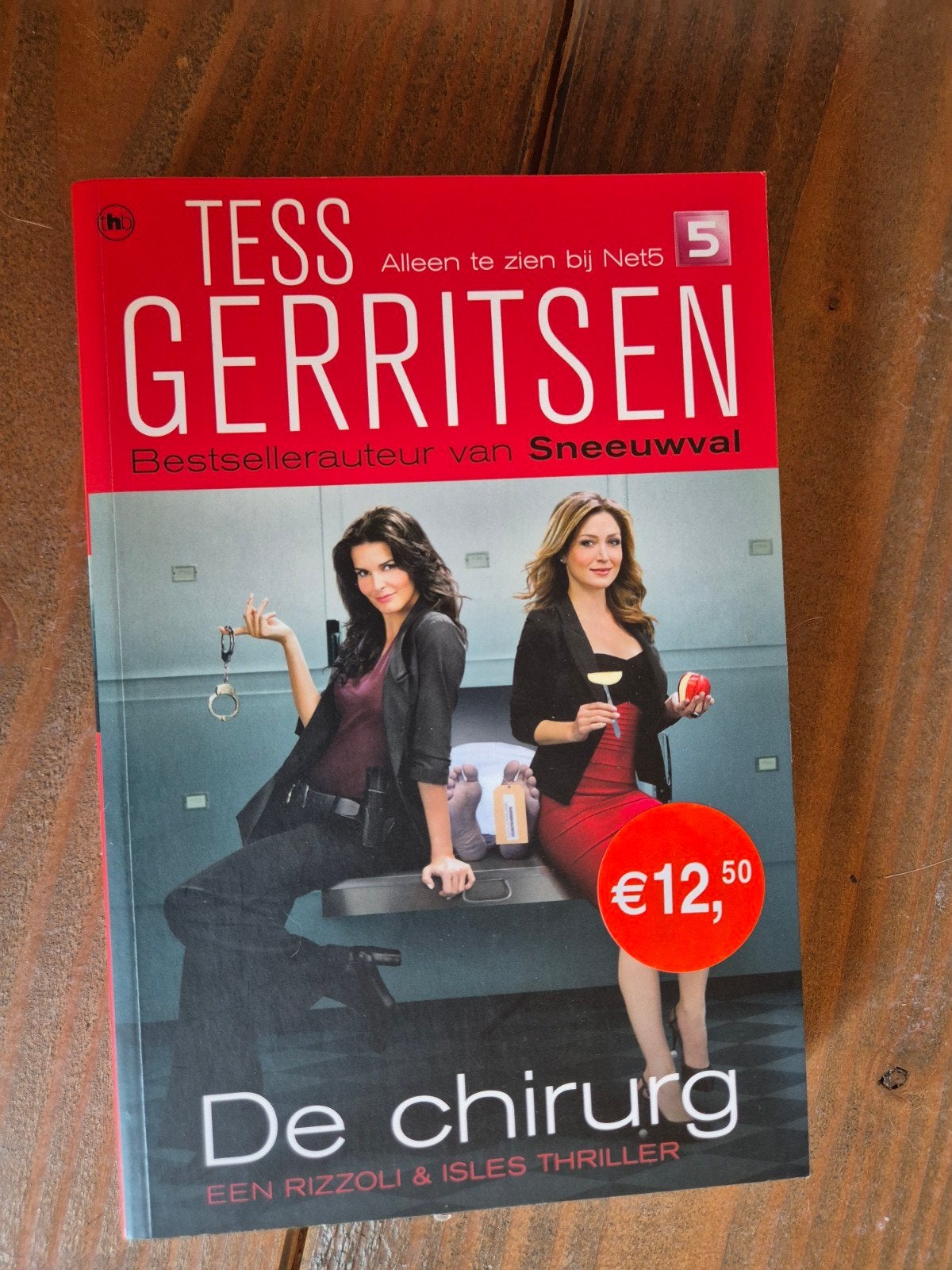 Tess Gerritsen - De chirurg, Boeken, Thrillers, Zo goed als nieuw, Amerika, Ophalen of Verzenden