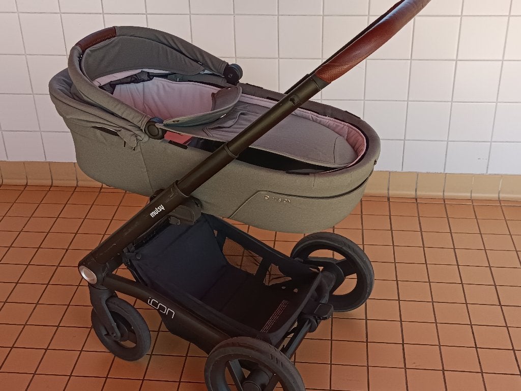 Mutsy Icon kinderwagen olijfgroen, Zo goed als nieuw, Mutsy, Verstelbare duwstang, Ophalen