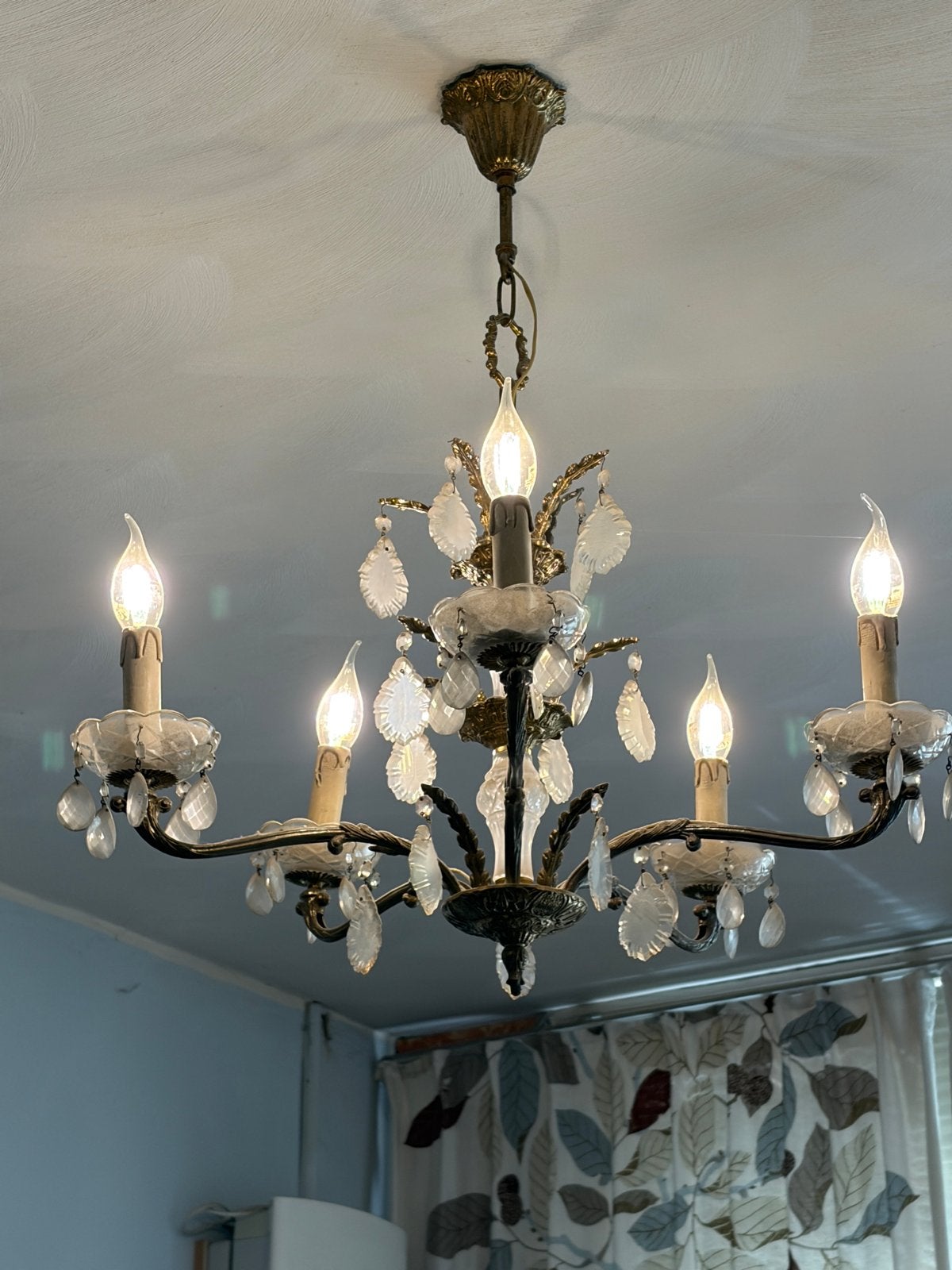 Elegante Kroonluchter met Kristallen Details, Ophalen